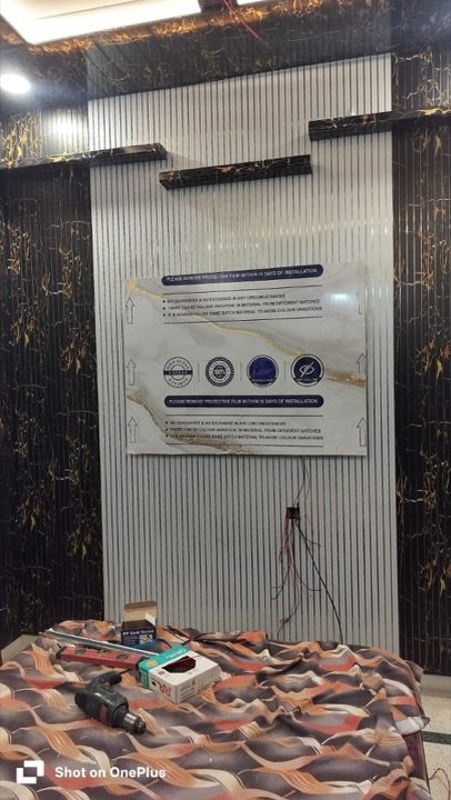 PVC detail wall with marble-look insert thumbnail