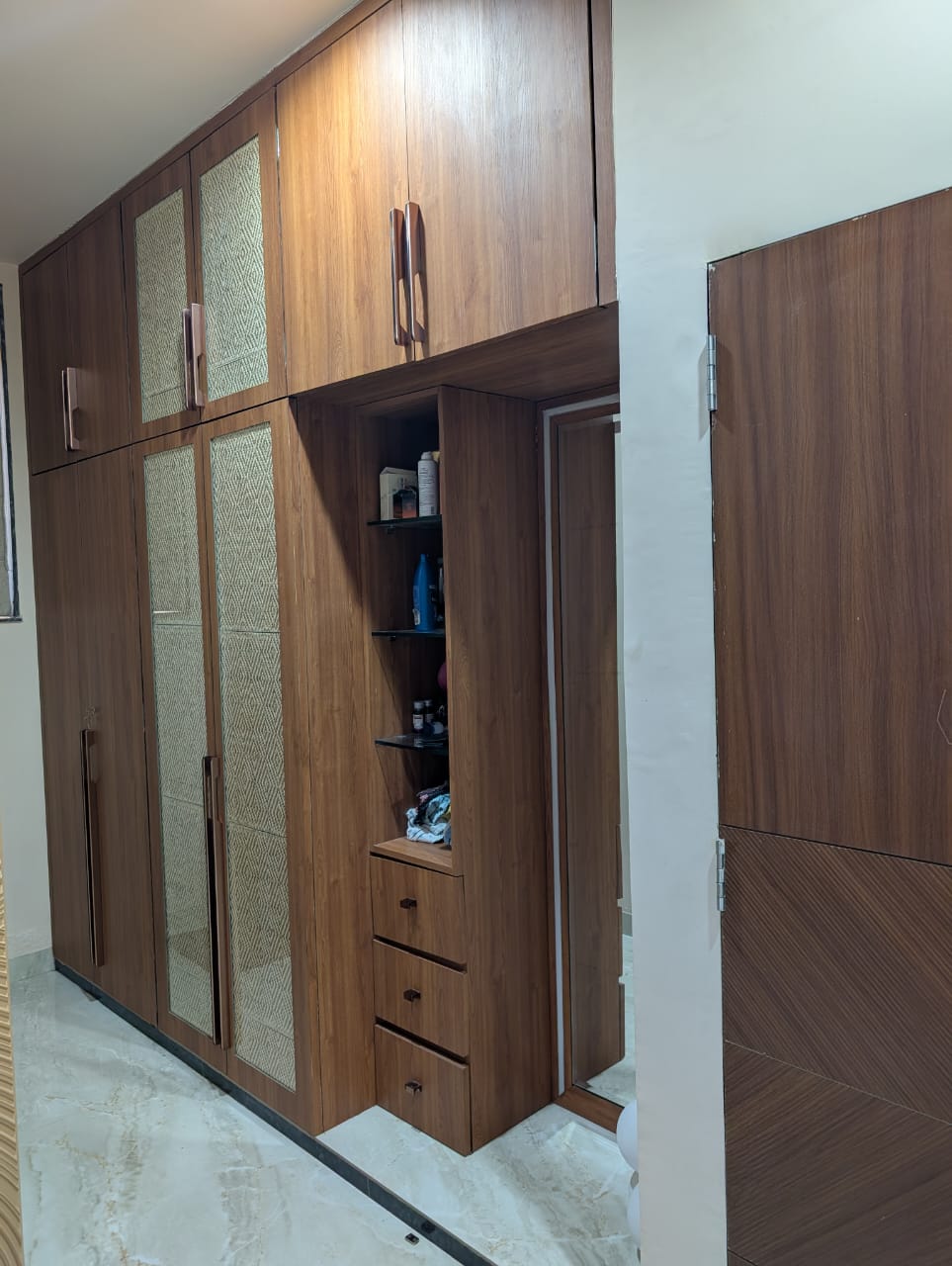Chick wardrobes with wood finish and integrated storage